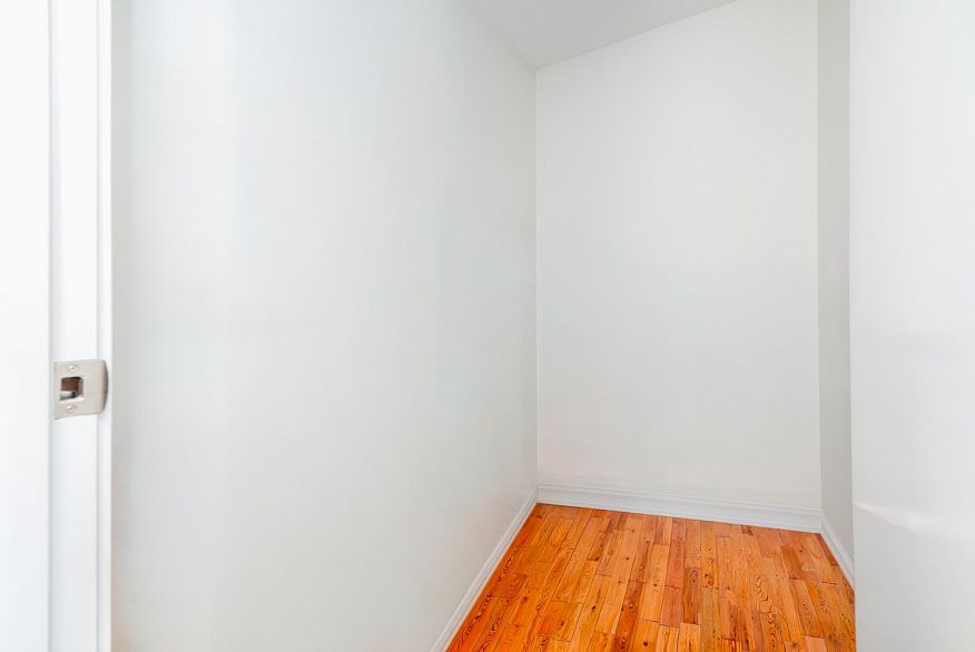 309 4083 Cambie Street