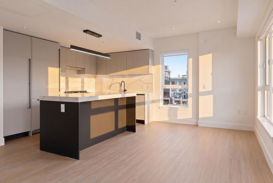 503 2235 E Broadway
