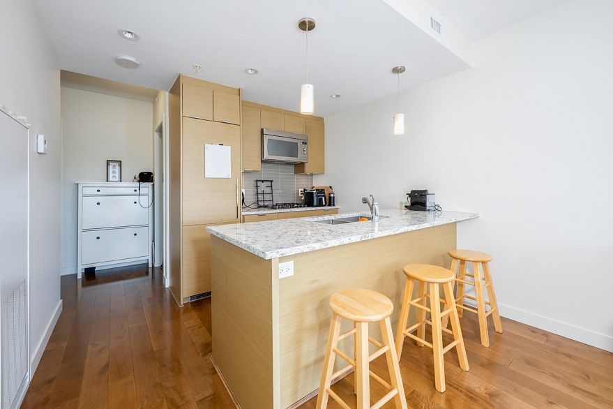 309 4083 Cambie Street