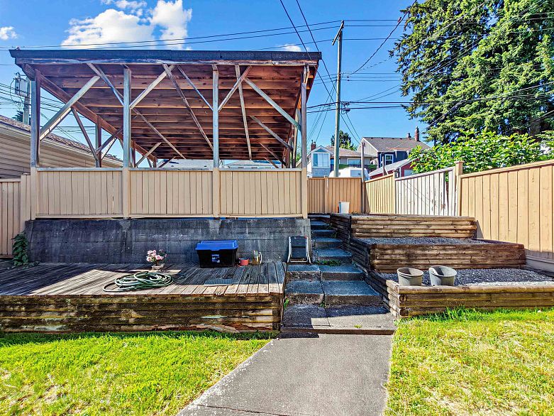 2514 E 27th Avenue