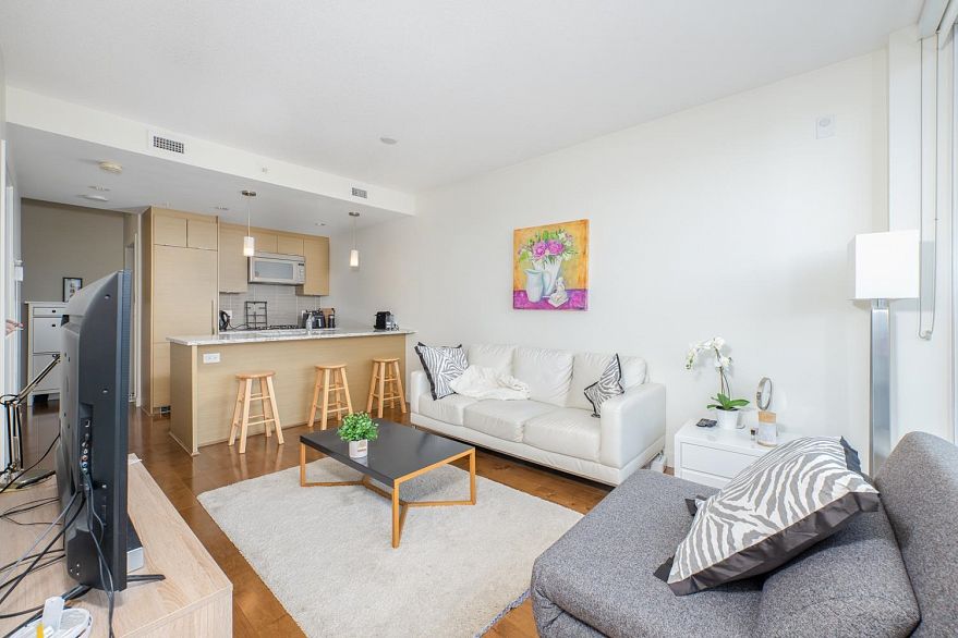 309 4083 Cambie Street