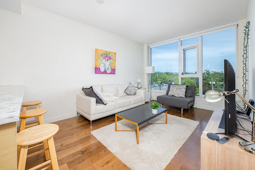309 4083 Cambie Street