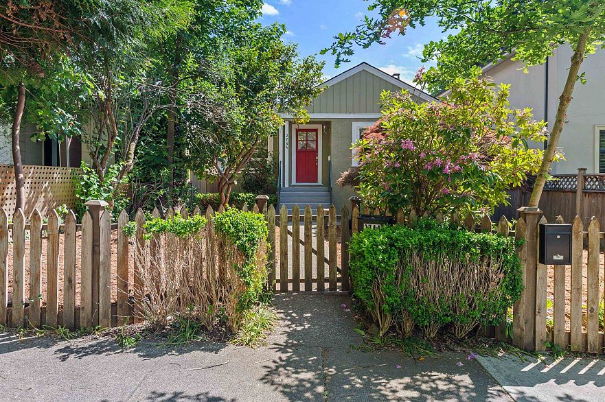 2744 W 10th Avenue