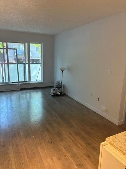 205 2328 Oxford Street