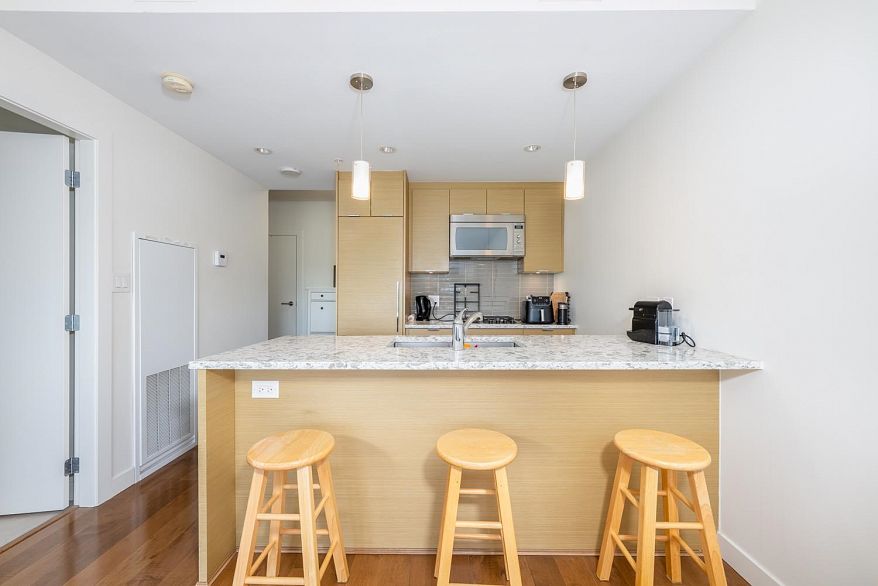 309 4083 Cambie Street