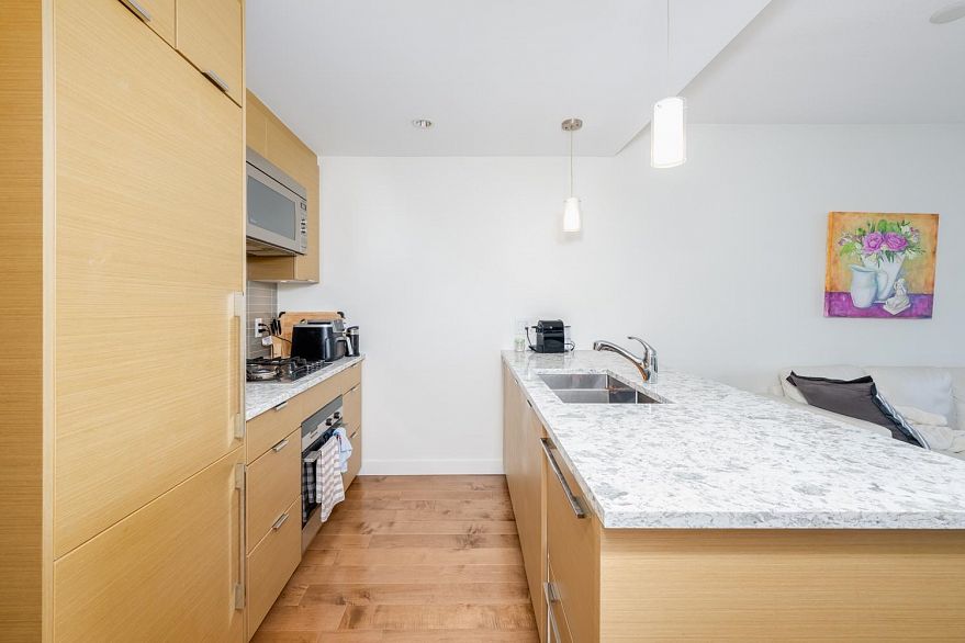 309 4083 Cambie Street