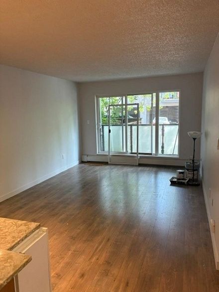 205 2328 Oxford Street
