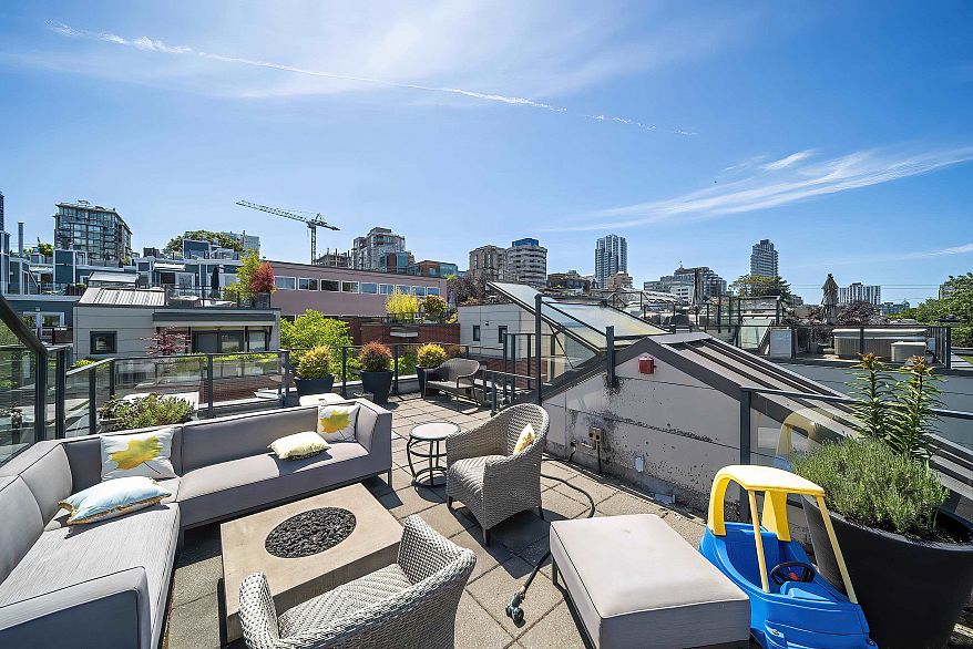 1088 W 7th Avenue