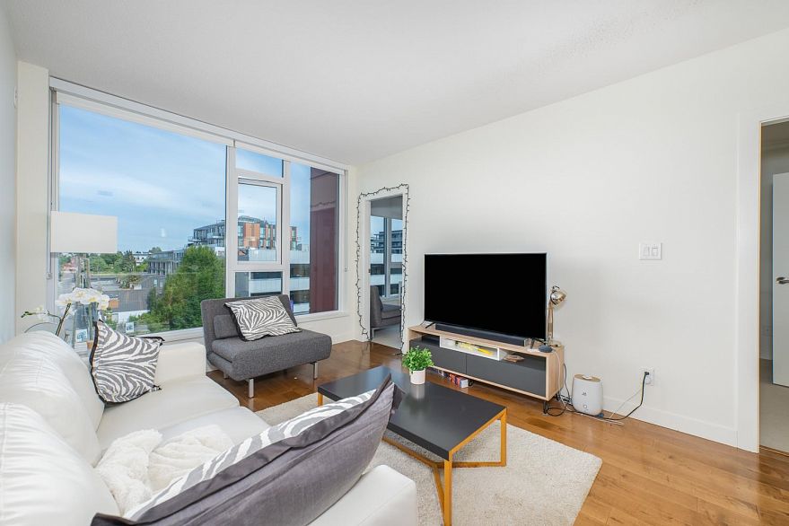 309 4083 Cambie Street