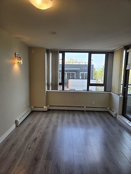 512 2689 Kingsway