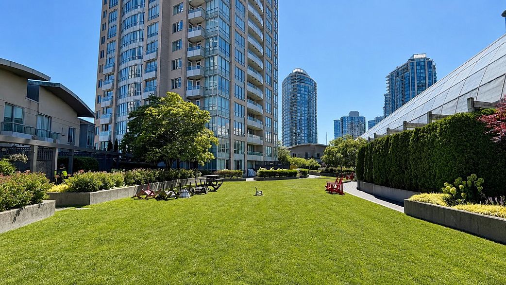 2009 63 Keefer Place