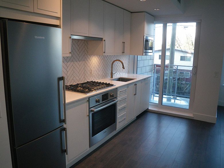 316 2435 Kingsway