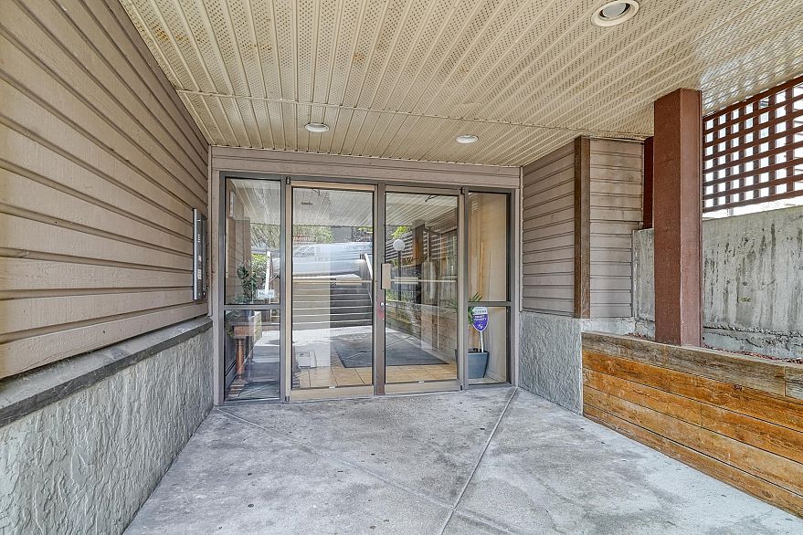 2215 Dundas Street