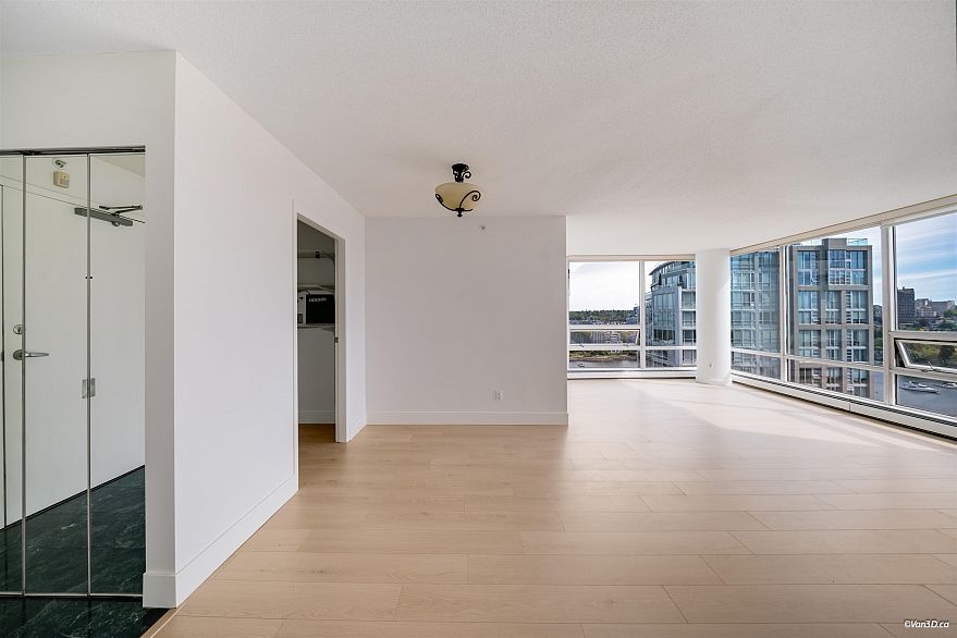 2206 1201 Marinaside Crescent