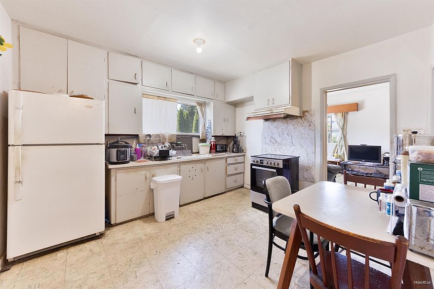 824 Semlin Drive