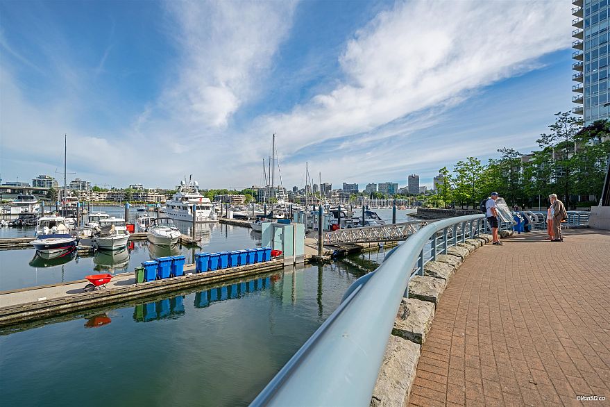 2206 1201 Marinaside Crescent
