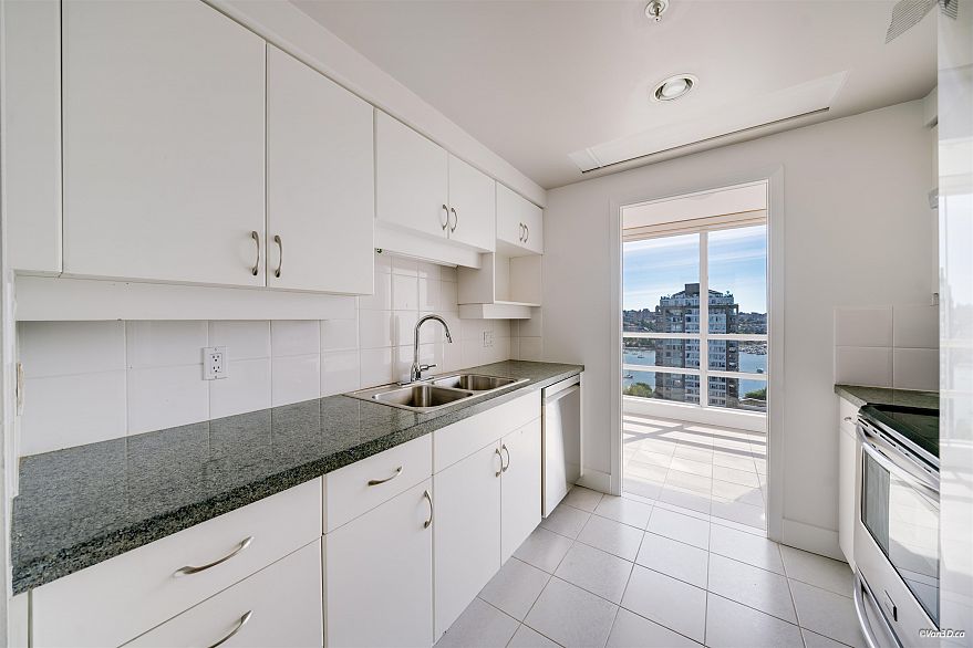 2206 1201 Marinaside Crescent