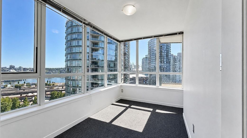 2009 63 Keefer Place