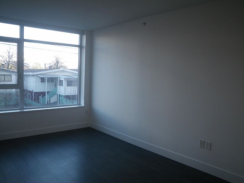 316 2435 Kingsway