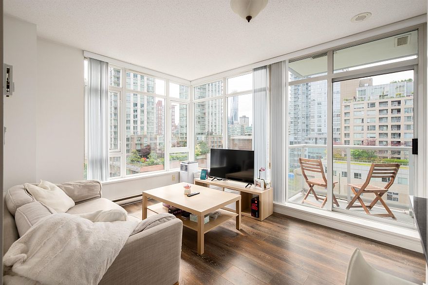 801 480 Robson Street