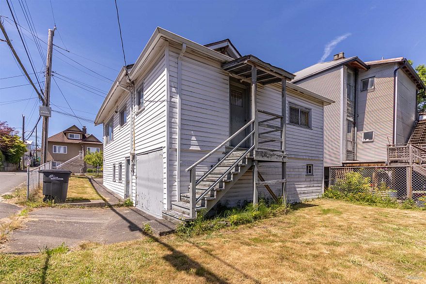 824 Semlin Drive
