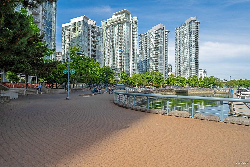 2206 1201 Marinaside Crescent
