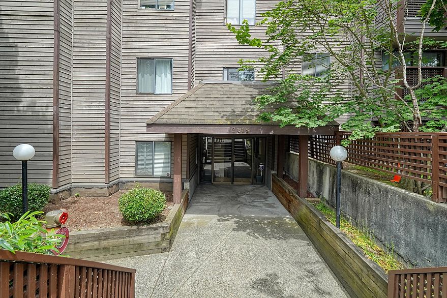 2215 Dundas Street