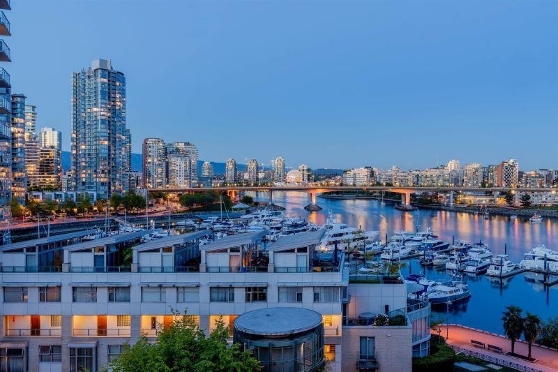 2206 1201 Marinaside Crescent