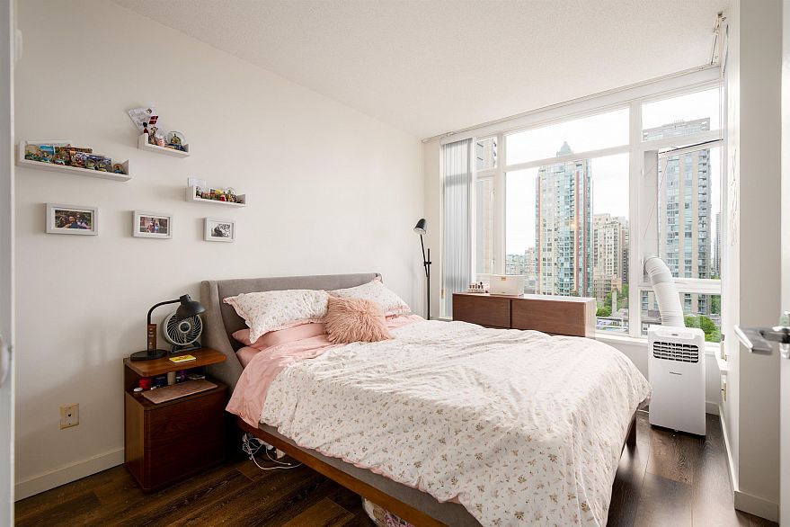 801 480 Robson Street