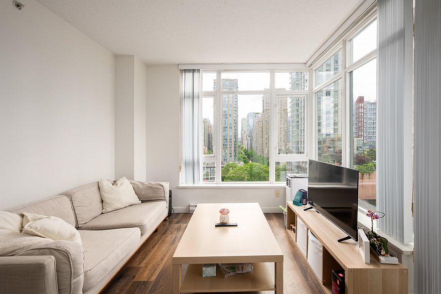 801 480 Robson Street