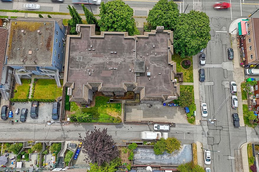 2215 Dundas Street