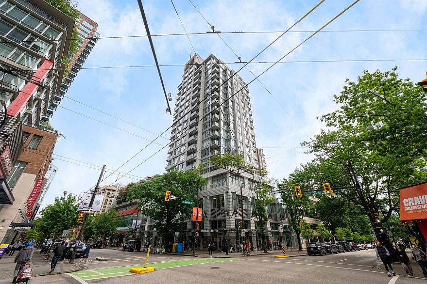 801 480 Robson Street
