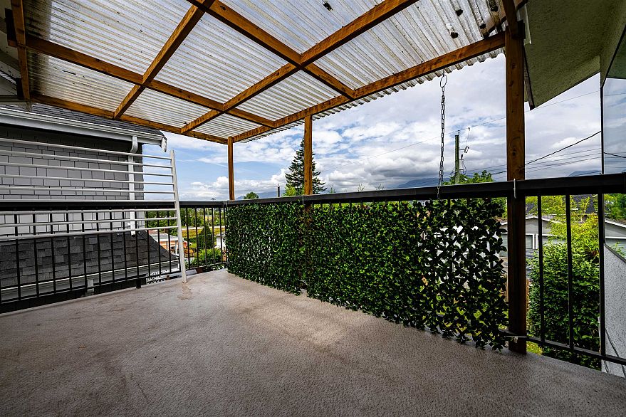 3439 Dundas Street