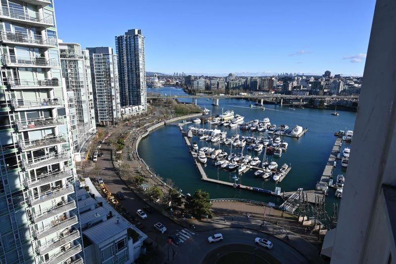2206 1201 Marinaside Crescent