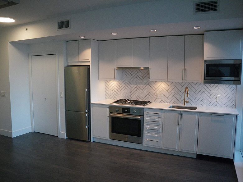 316 2435 Kingsway