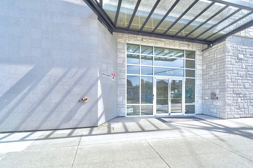 212 4338 Commercial Street
