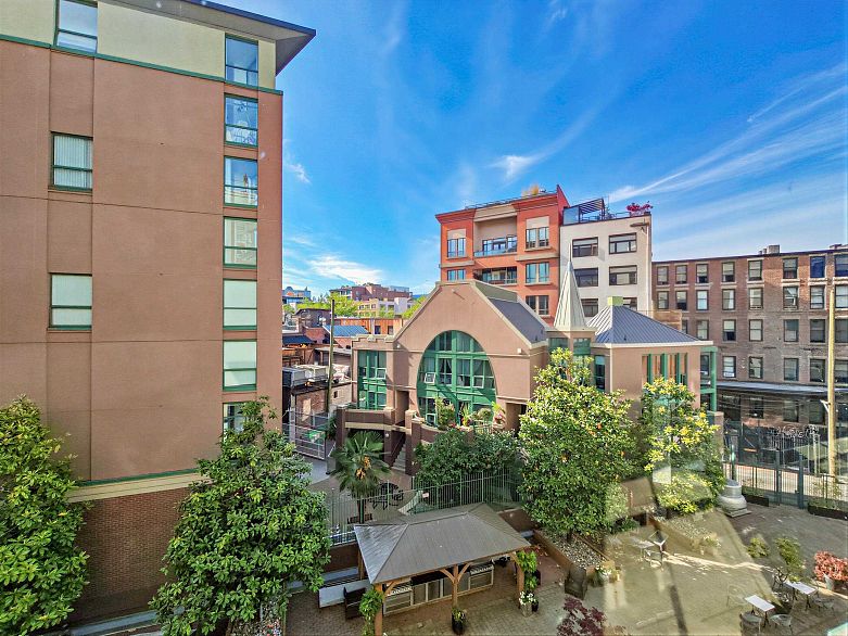 321 55 E Cordova Street