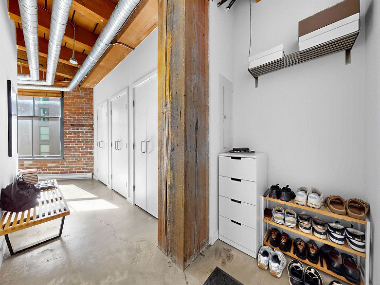 321 55 E Cordova Street