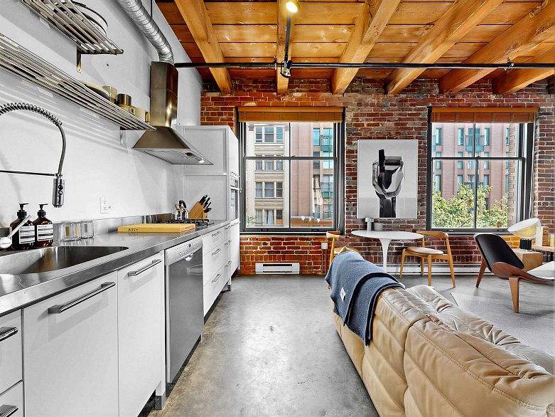321 55 E Cordova Street