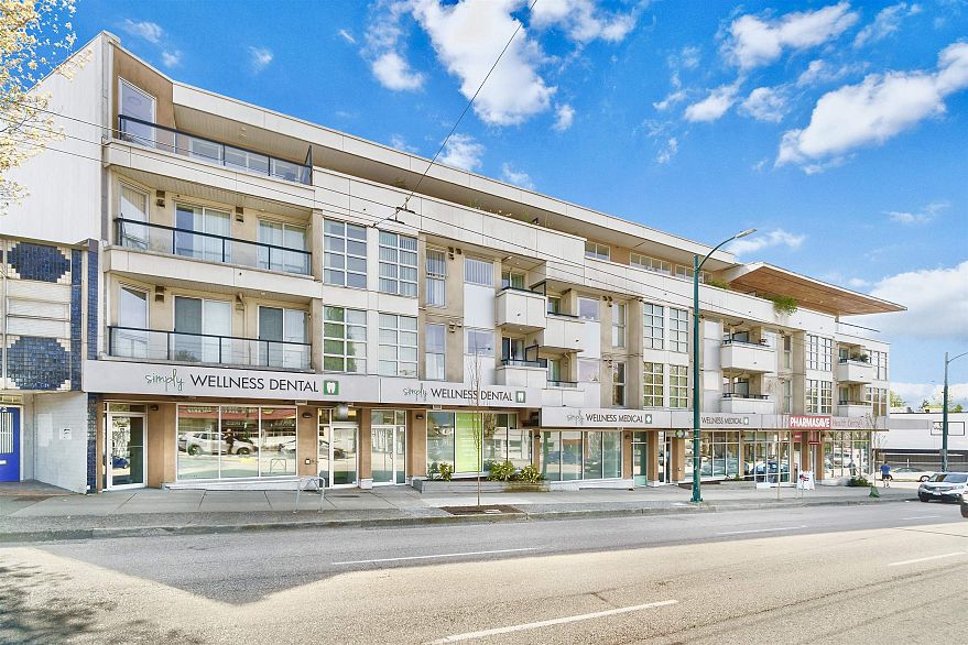 212 4338 Commercial Street