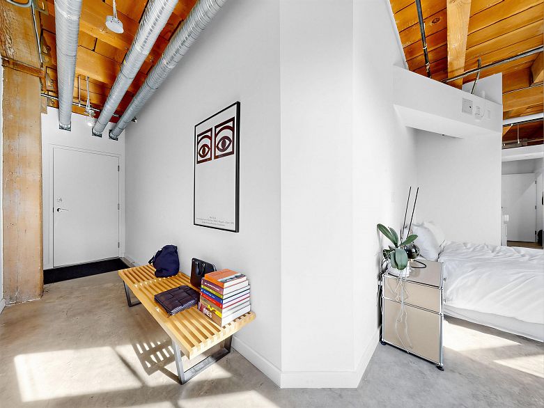 321 55 E Cordova Street