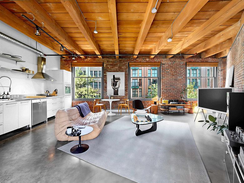 321 55 E Cordova Street