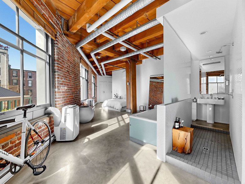 321 55 E Cordova Street