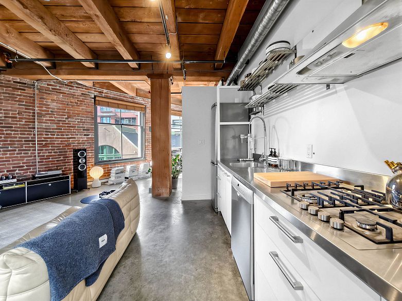 321 55 E Cordova Street