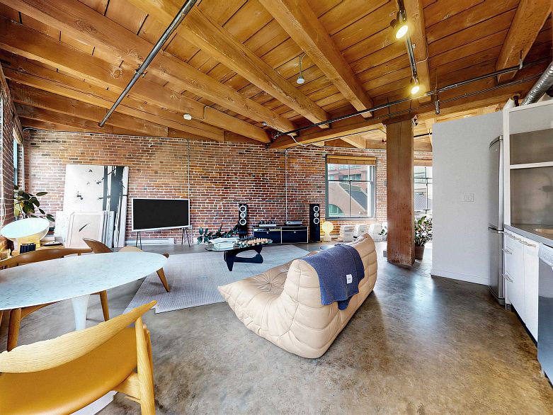 321 55 E Cordova Street