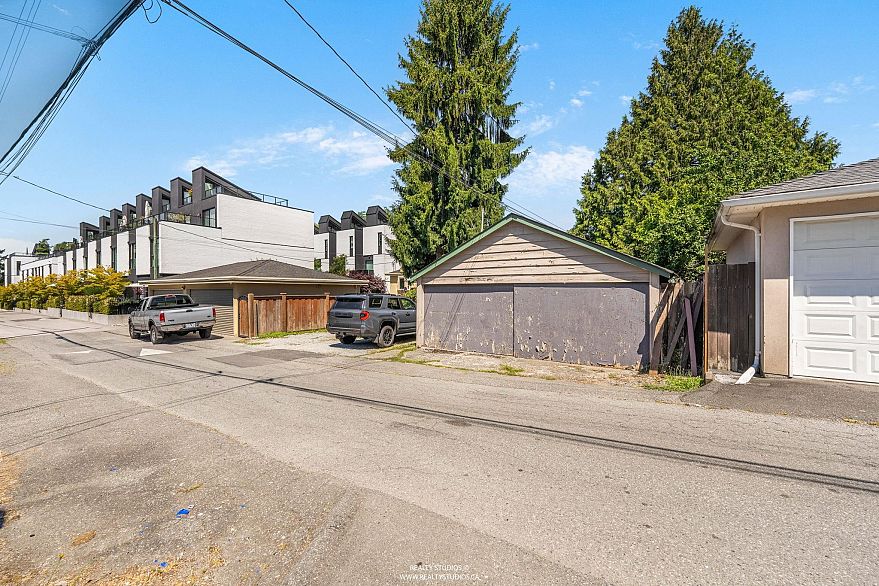 28 W King Edward Avenue