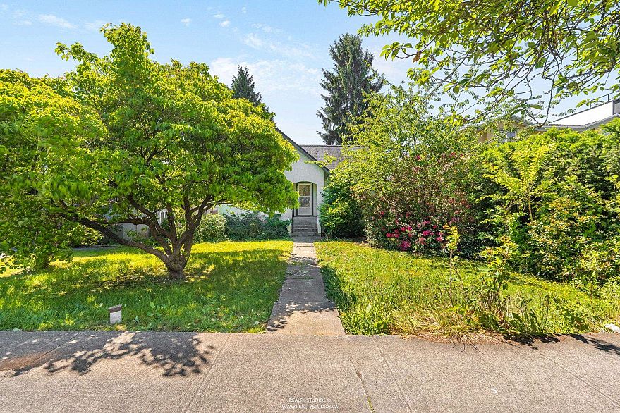 28 W King Edward Avenue