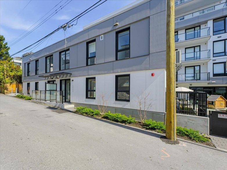 6833 Cambie Street
