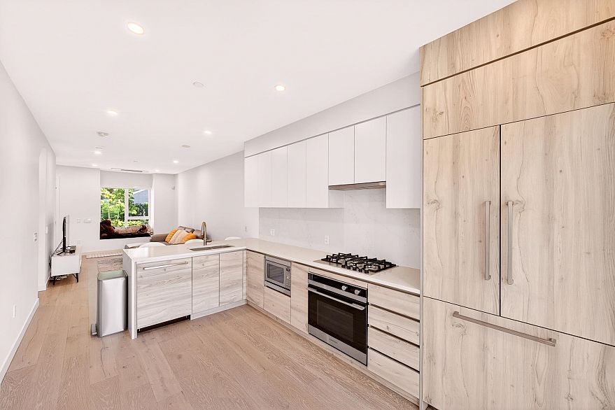 675 W 30th Avenue