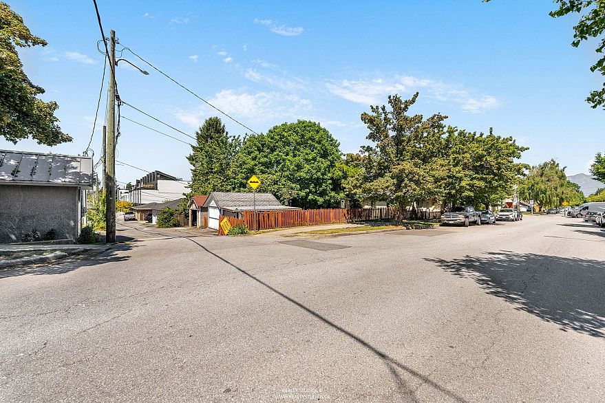 6 W King Edward Avenue